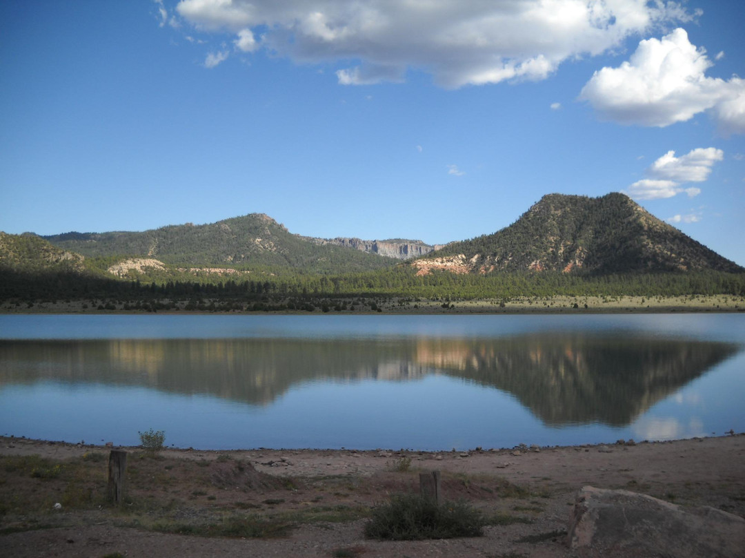 Wheatfields Lake景点图片