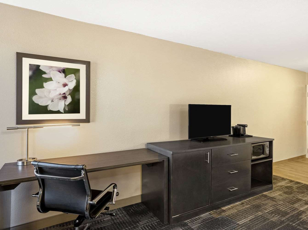 La Quinta Inn & Suites by Wyndham Columbus MS主图