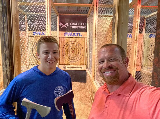 Craft Axe Throwing- Knoxville-诺克斯维尔必去景点