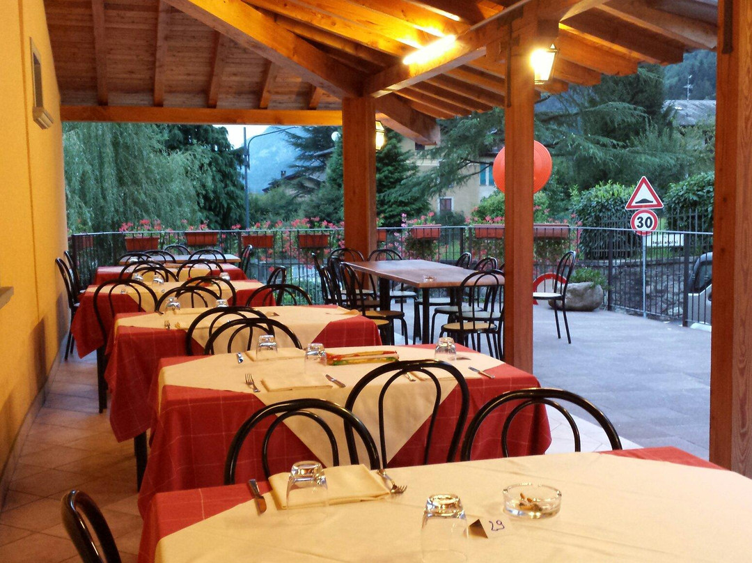 Ardesio餐馆和美食-Hotel Ristorante Pizzeria Locanda Del Cacciatore