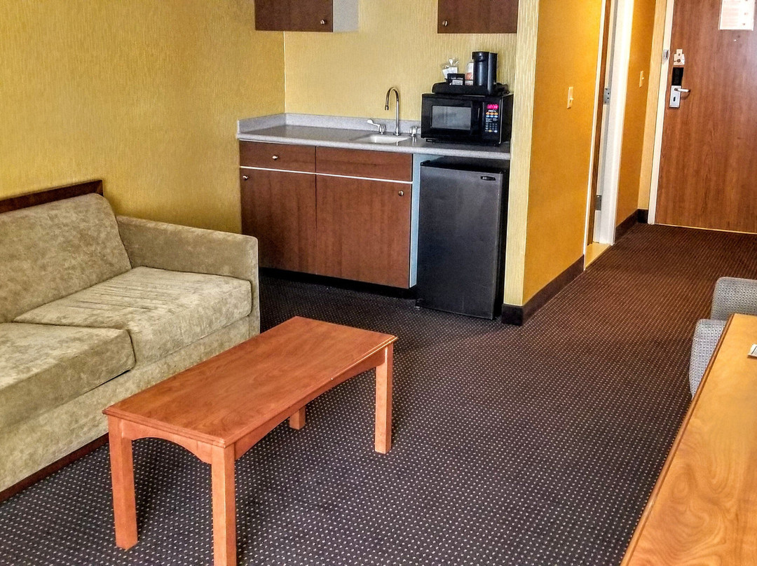 Clarion Hotel & Suites Riverfront主图