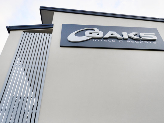 米德尔芒特盛橡套房酒店主图