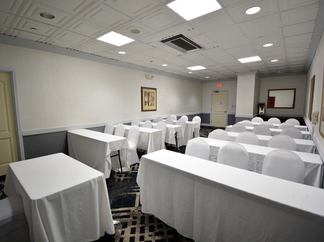 Holiday Inn Hazlet, an IHG hotel主图