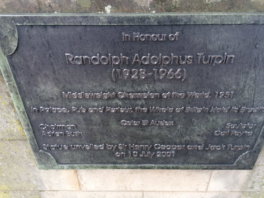 Randolph Turpin Statue-沃里克必去景点