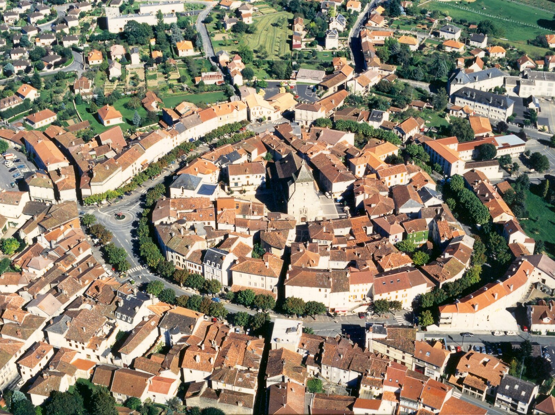 Office de Tourisme Châtaigneraie Cantalienne-Le Rouget必去景点