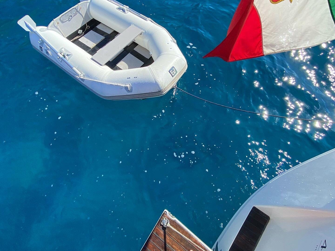 Skipperclub SailingTeam-韦内雷港必去景点