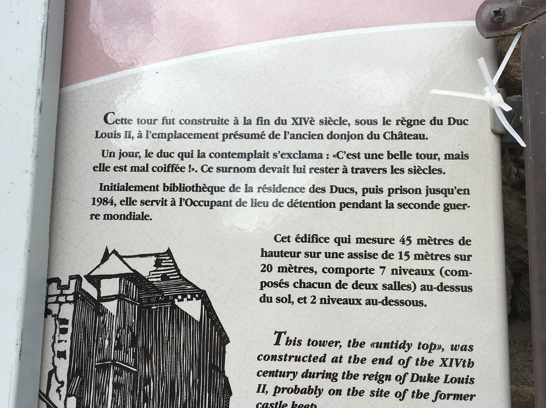 La Mal Coiffée - Château des Ducs de Bourbon-穆兰必去景点
