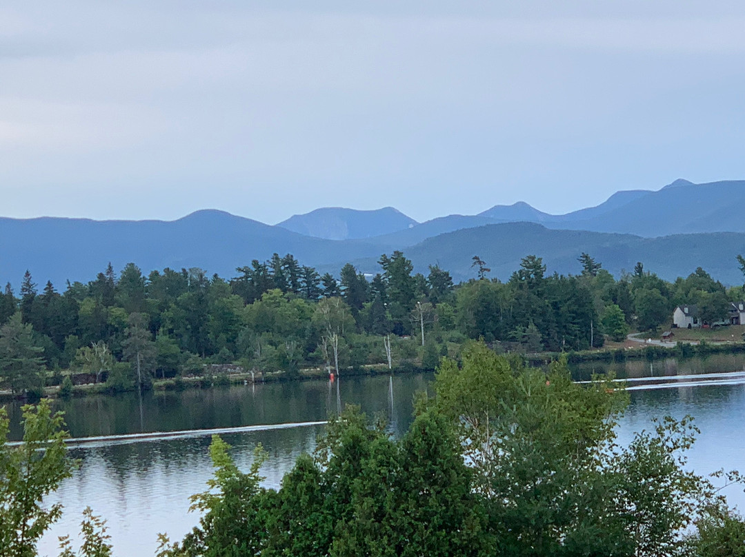 湖畔之家酒店主图