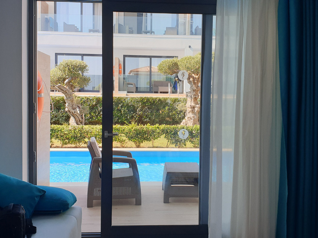 Cavo Orient Beach Hotel & Suites主图