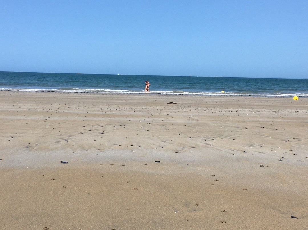 Plage des Godelins景点图片