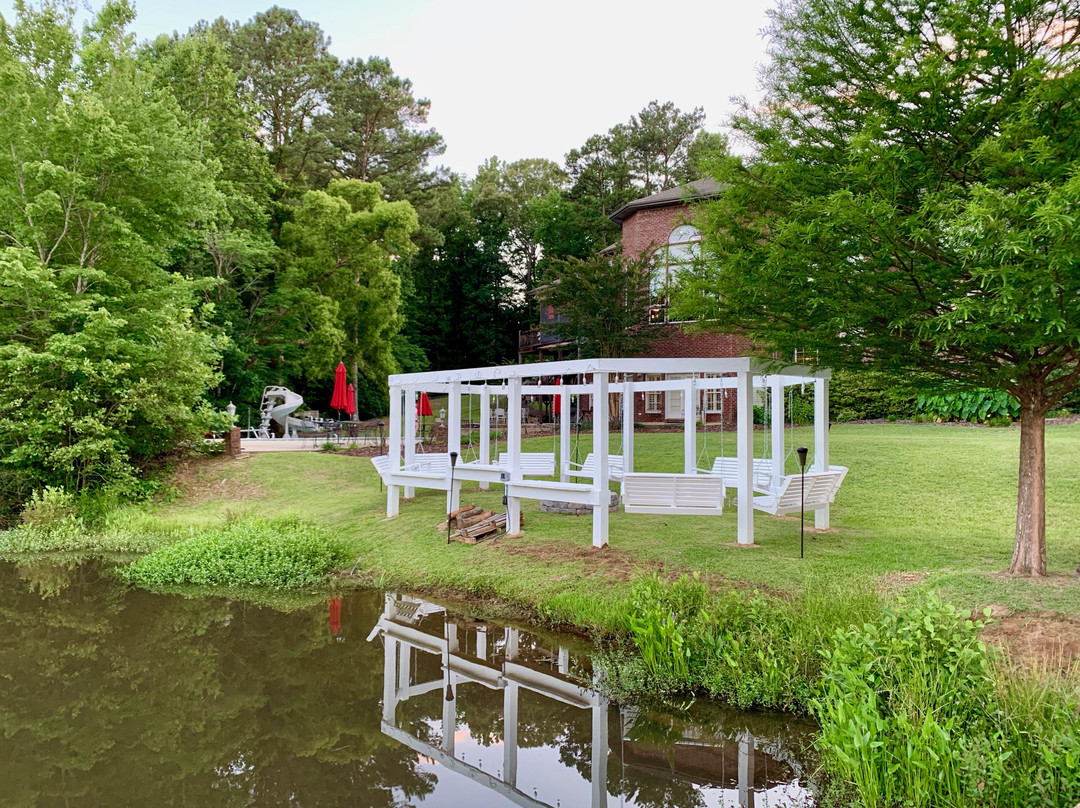 Bama Lakeside Retreat主图