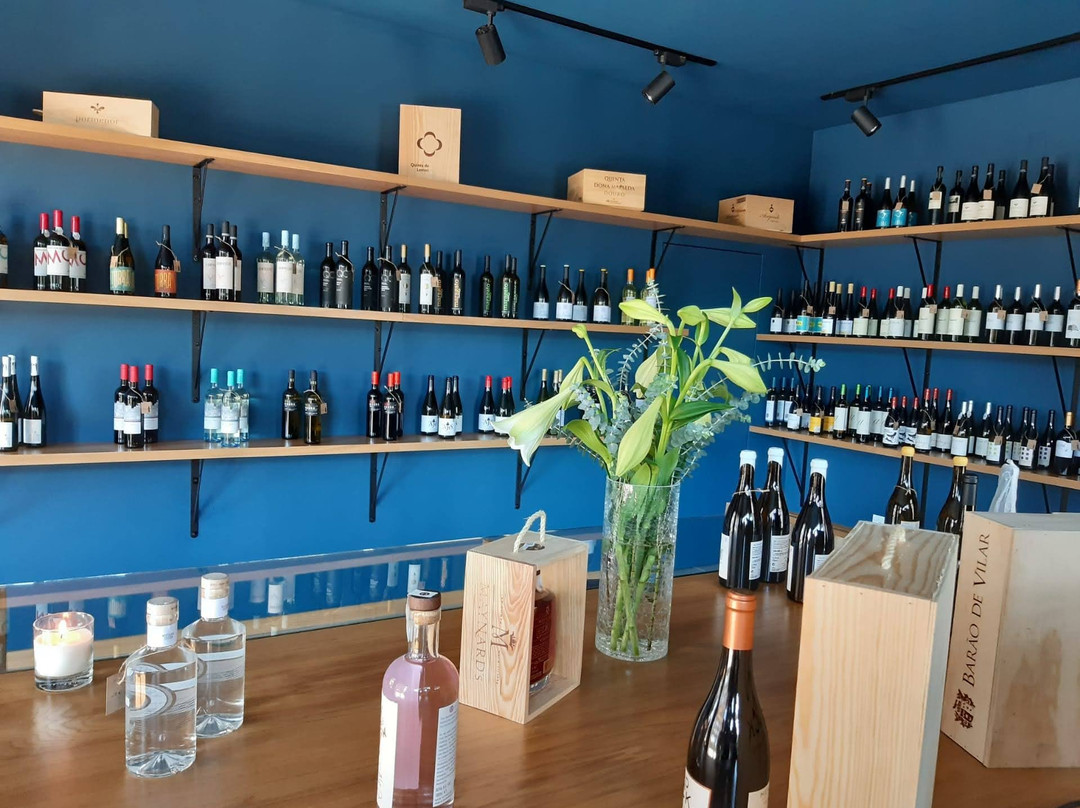 Vinhos do Bairro - Wine House-吉马良斯必去景点