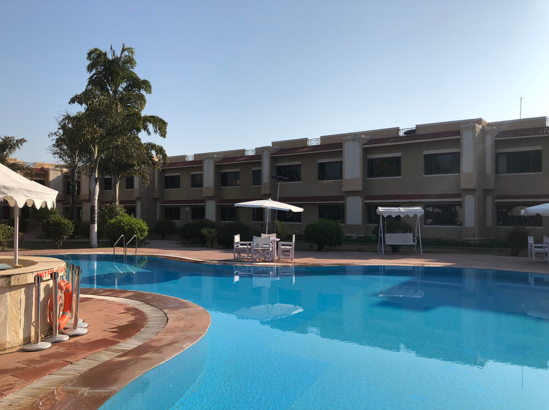 克拉克斯克久拉霍酒店主图