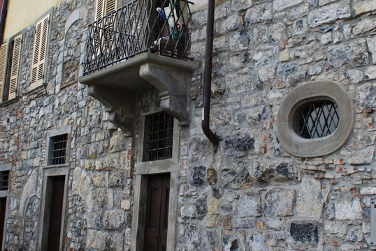 Mura medievali Via del Porto 68-76