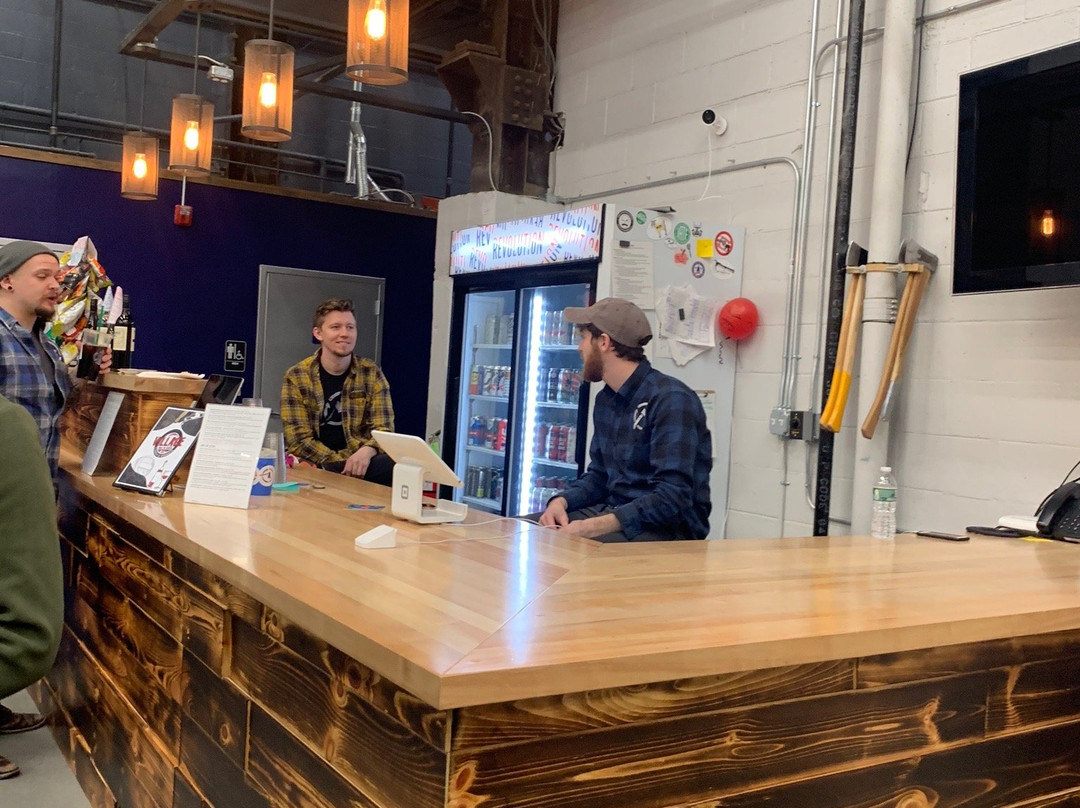 Revolution Axe Throwing-Everett必去景点