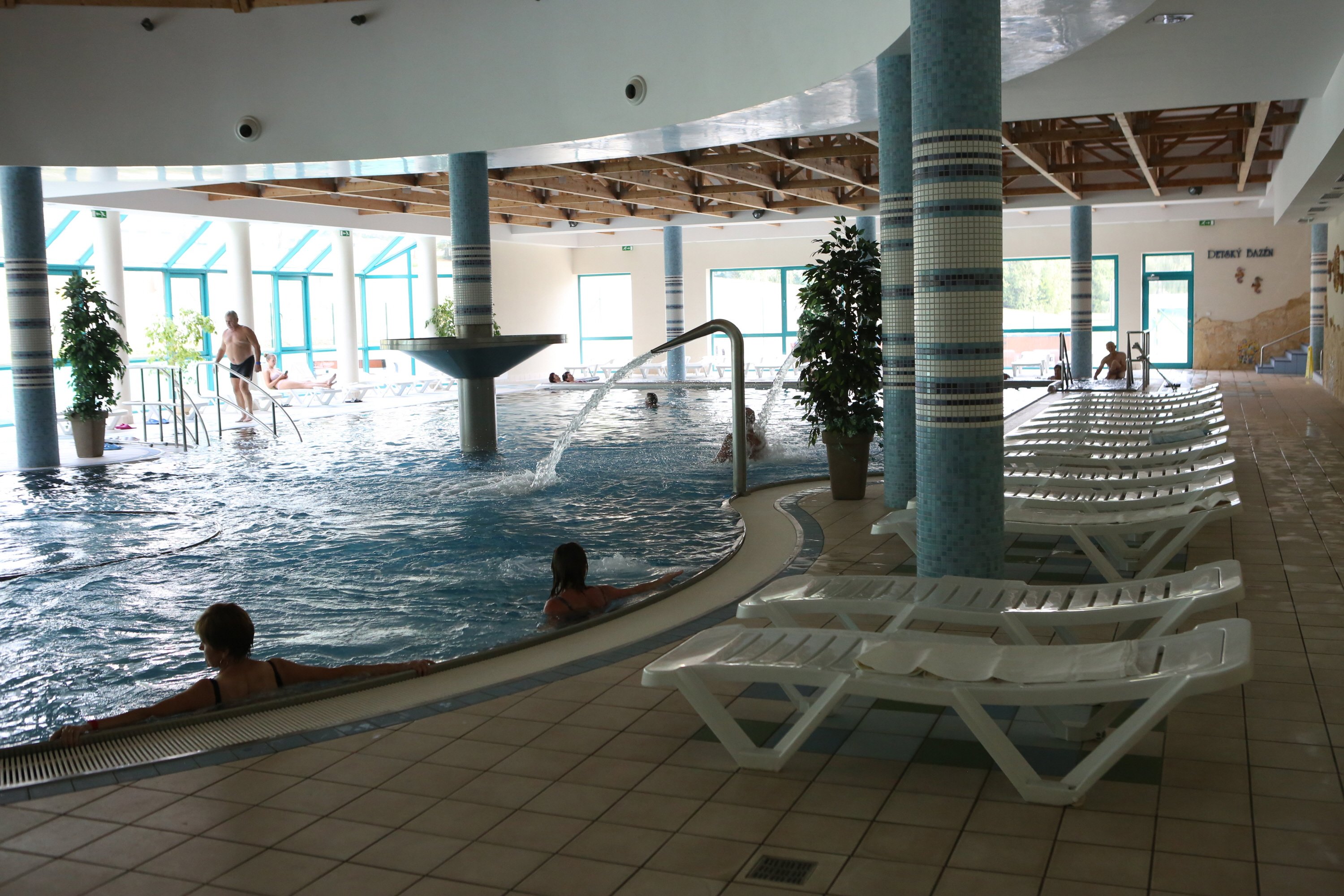 Hotel Ozon-泳池