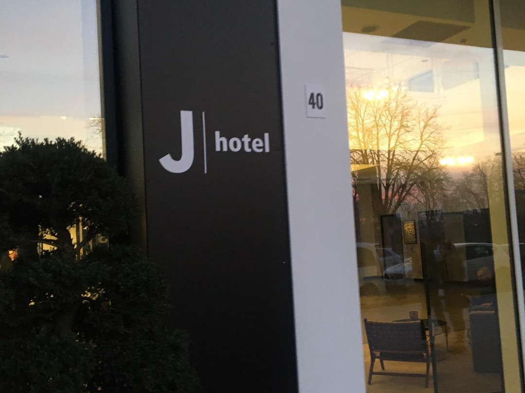 J Hotel主图