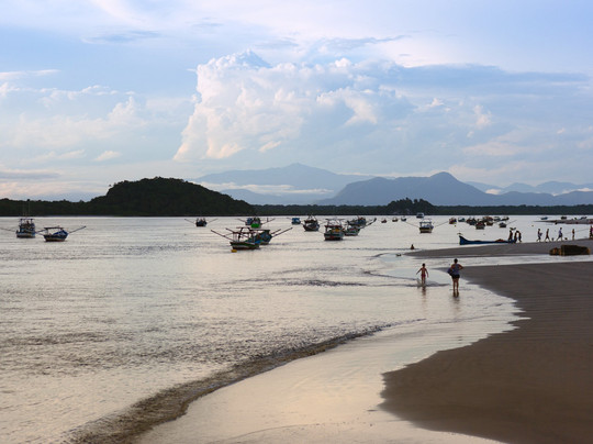 Baia dos Golfinhos-Guaraquecaba必去景点