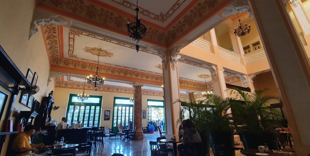 Hoteles E Velasco Louvre主图