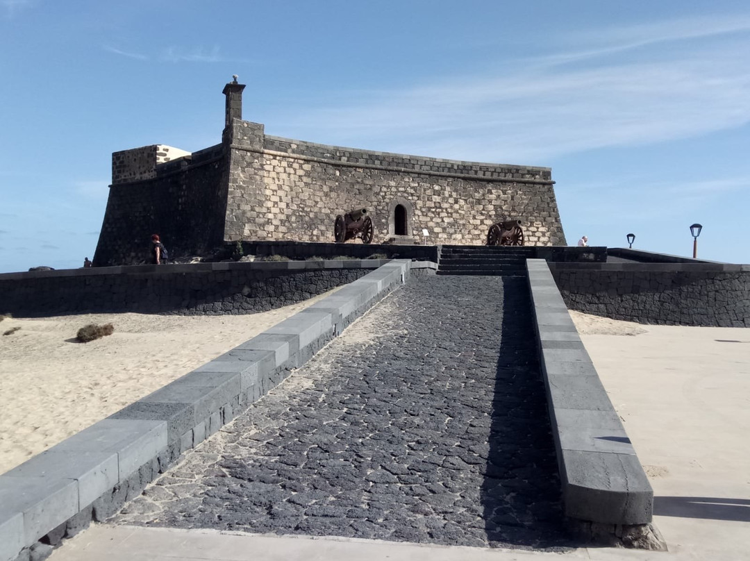 Parroquia de Nuestra Senora Del Carmen-布兰卡滩必去景点