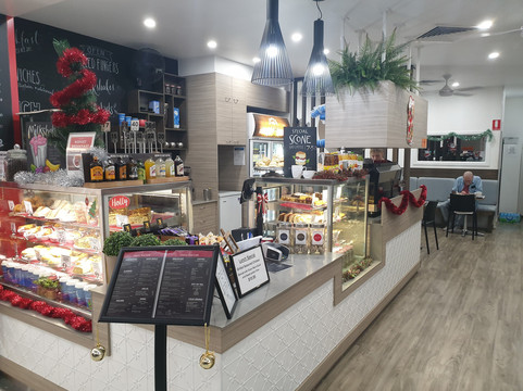 Cherry Red Lounge Cafe主图