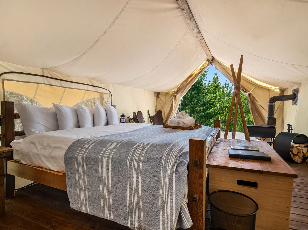 Under Canvas Glacier主图