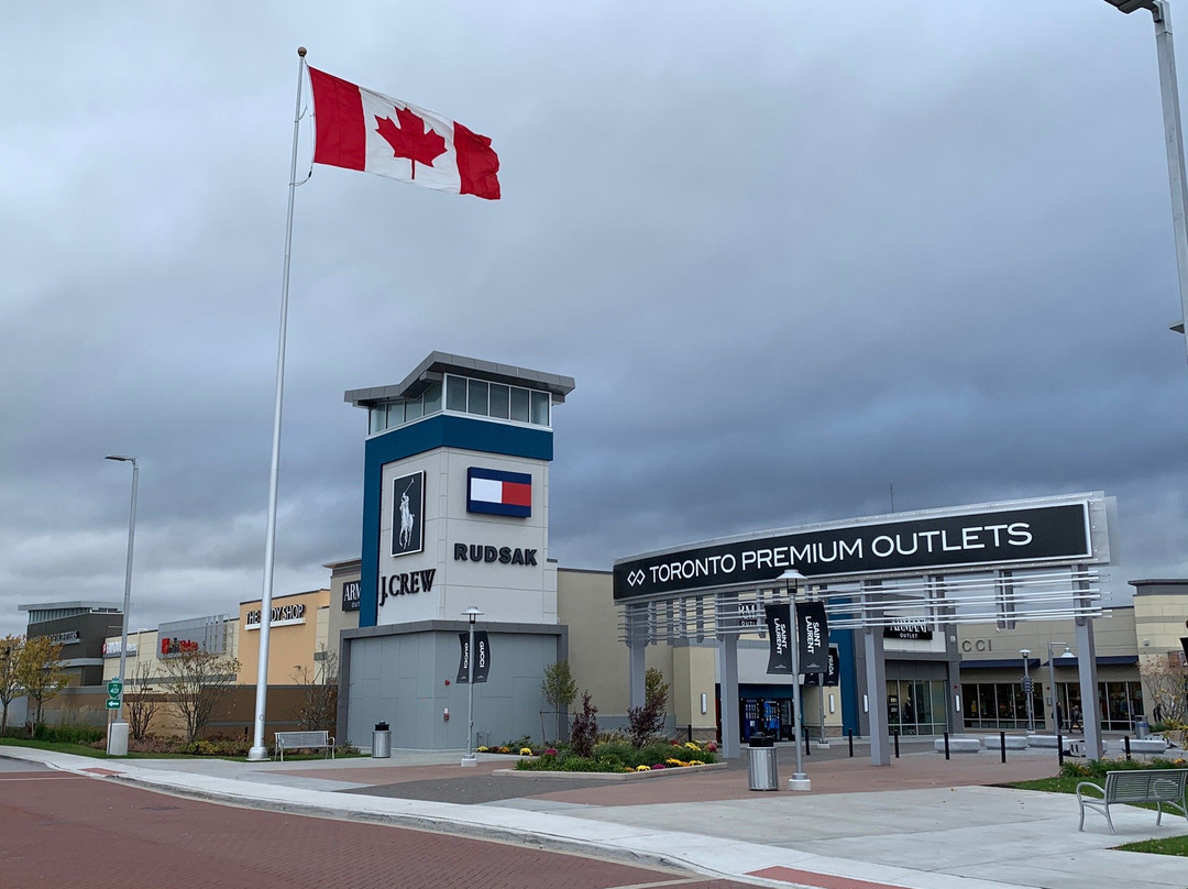 Toronto Premium Outlets-霍尔藤山市必去景点