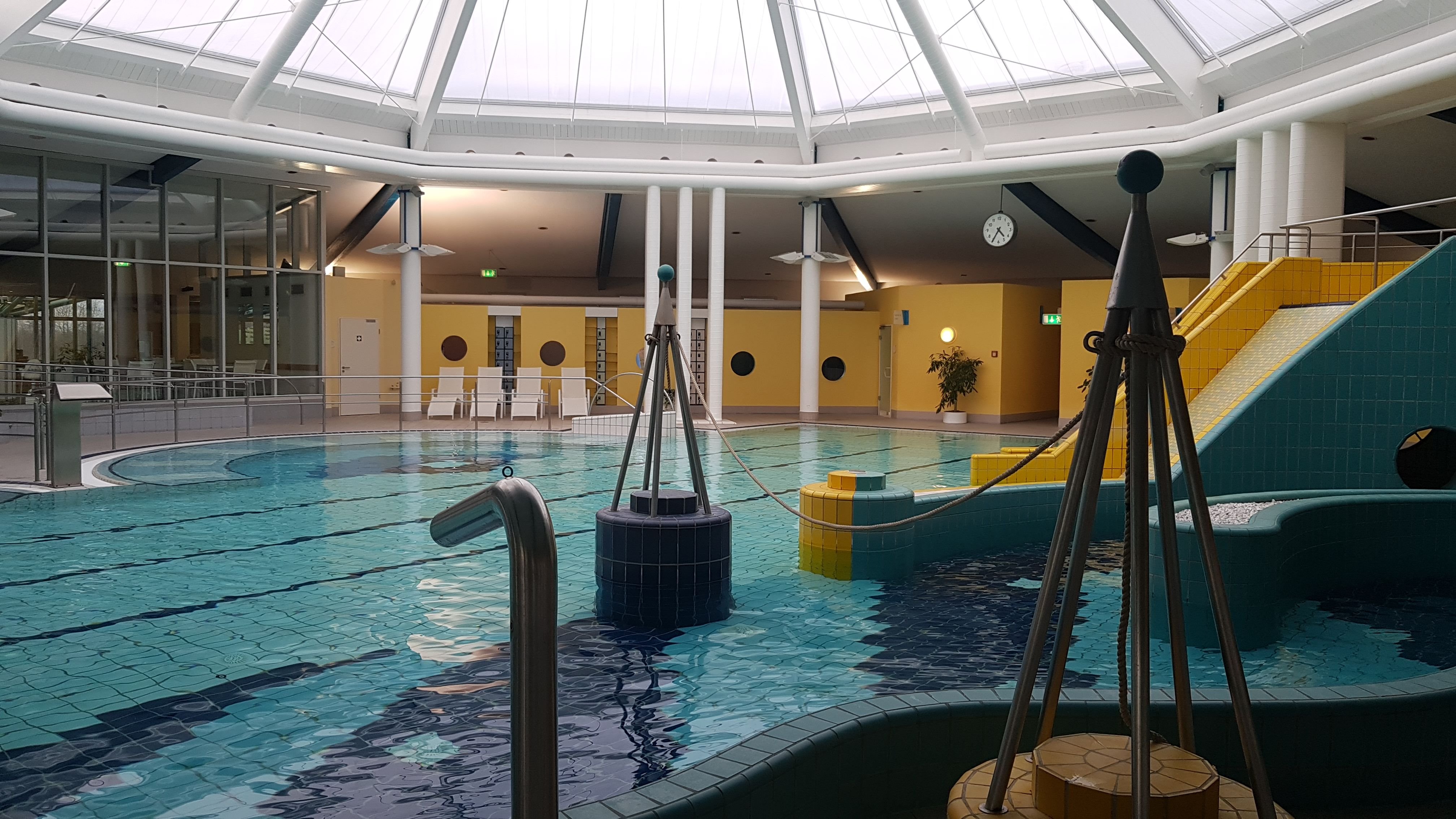 Victor's Residenz-hotel Teistungenburg-泳池