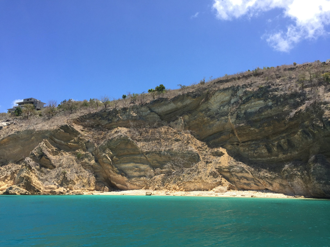 Crocus Bay Beach景点图片