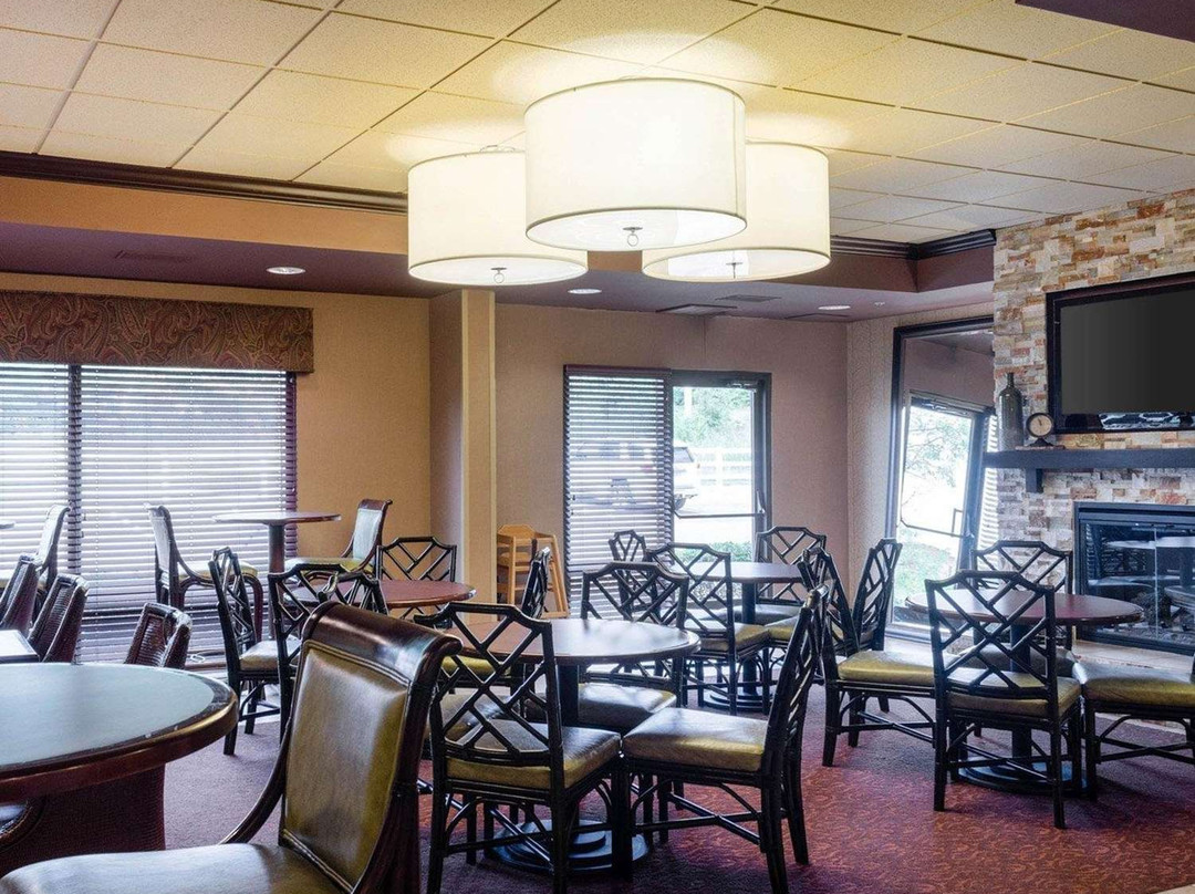 Russell Inn & Suites主图