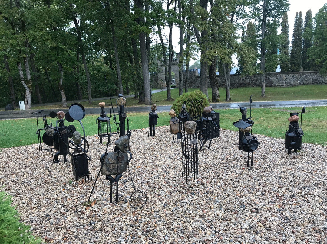 Sculptural Group Parade of the Knights-锡古尔达必去景点
