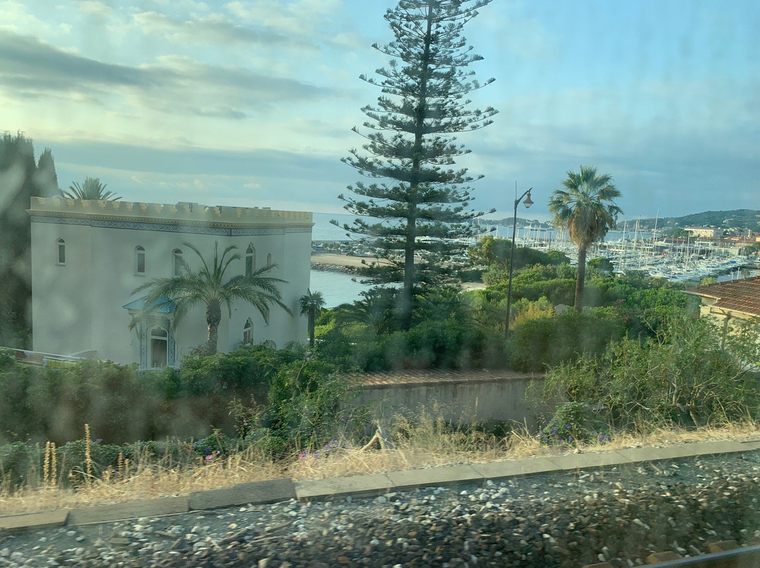 Plage-Port des Fourmis-波琉索梅尔必去景点