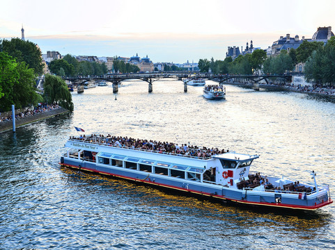 Vedettes Du Pont Neuf-巴黎必去景点