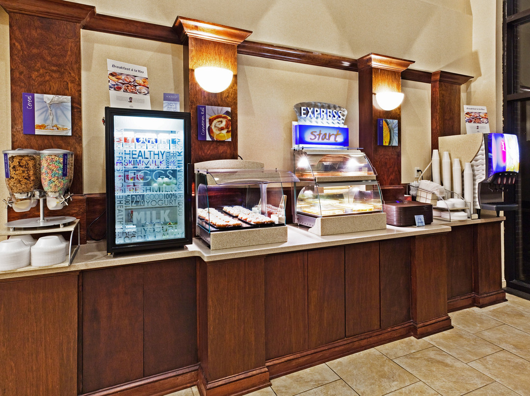 Comfort Inn & Suites主图