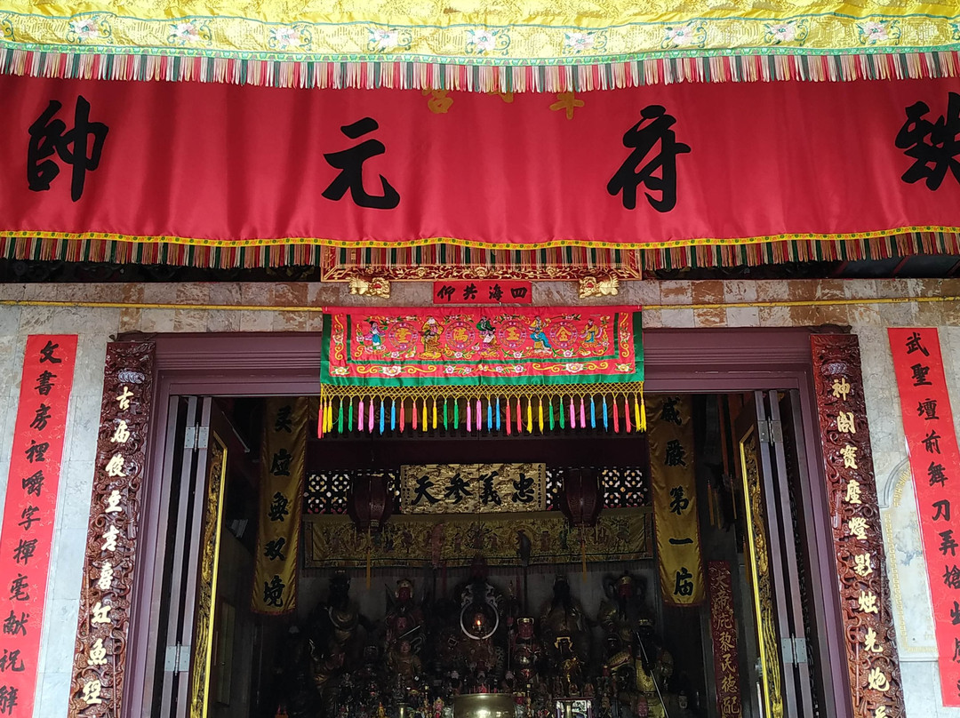 Put Cho Shrine-Talat Nuea必去景点