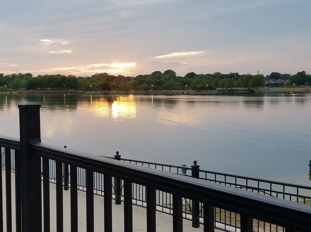 Riverwalk Pier景点图片