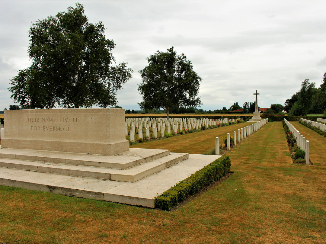 Y Farm Military Cemetery-Bois-Grenier必去景点