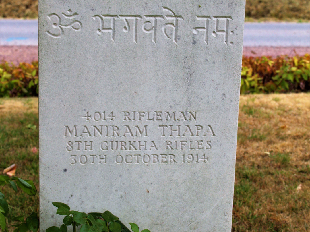 Y Farm Military Cemetery-Bois-Grenier必去景点