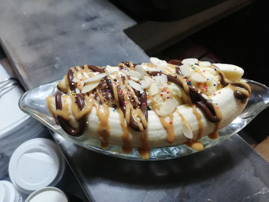 Shakes Heladeria Cafe