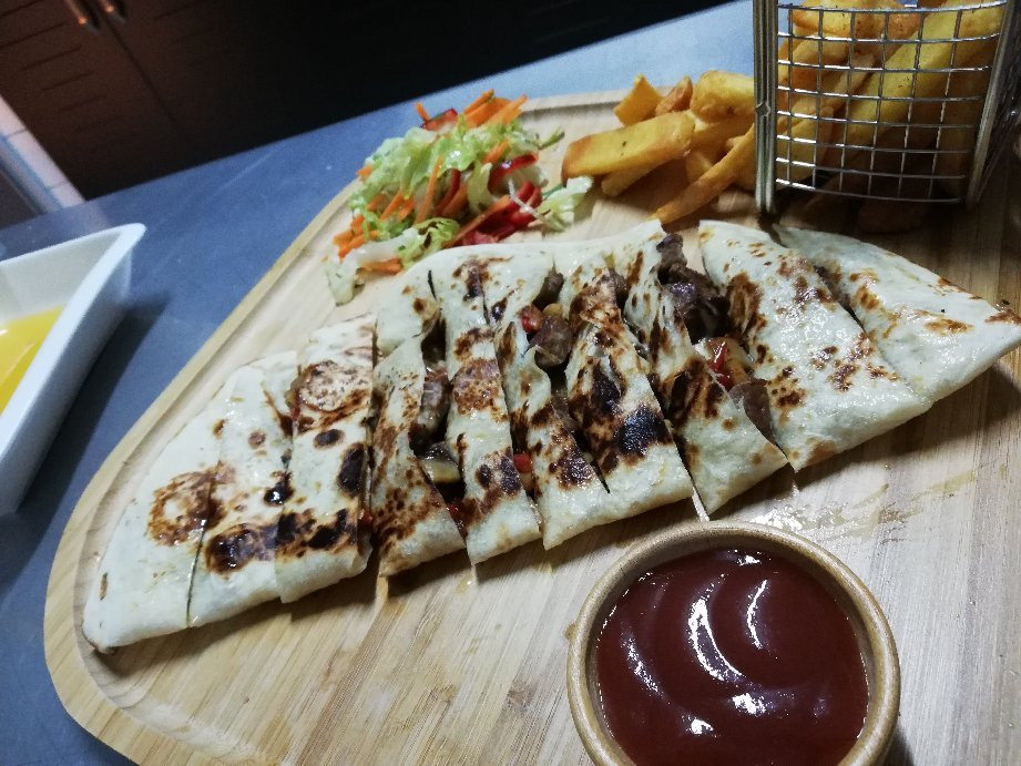 Kazandere餐馆和美食-Cesmeli Gold Cafe & Restaurant