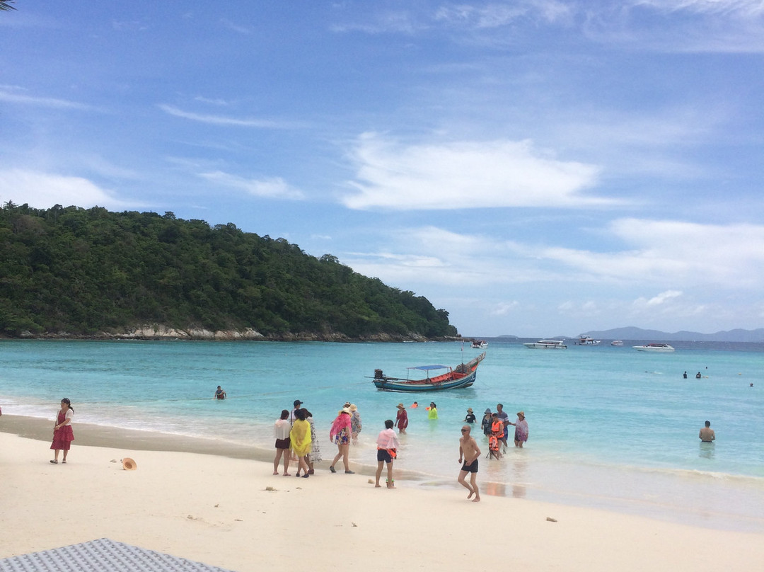 拉查岛瑞阿布瑞度假酒店主图