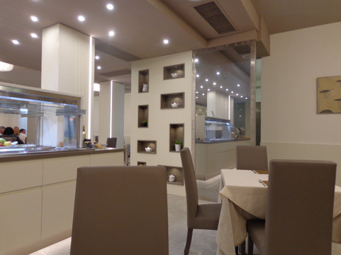 维多利亚酒店主图