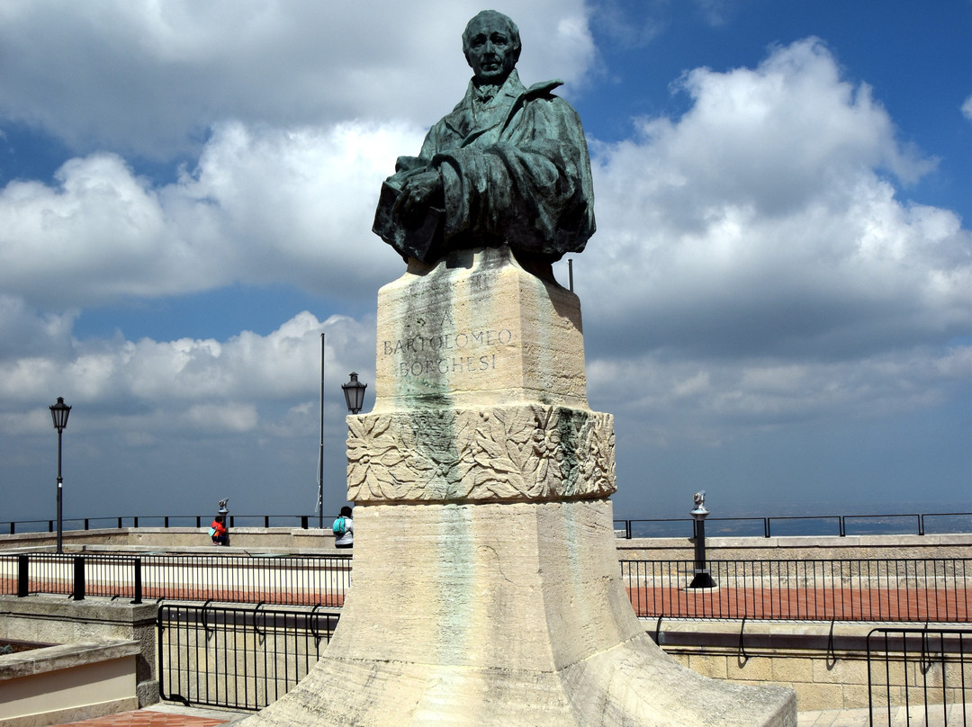 Monumento a Bartolomeo Borghesi-圣马力诺城必去景点