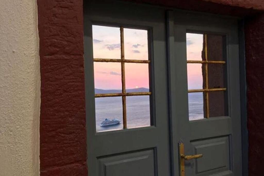 All About Santorini-费拉必去景点