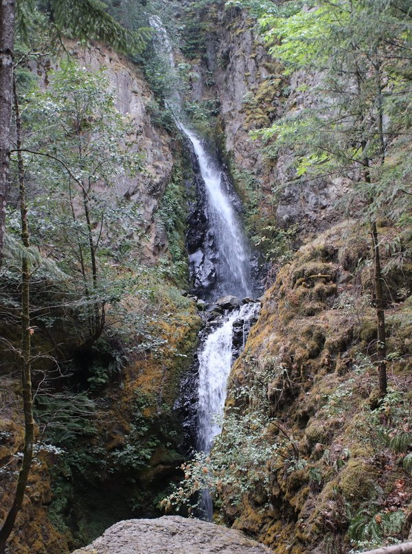 Hole-in-the-Wall Falls-Cascade Locks必去景点