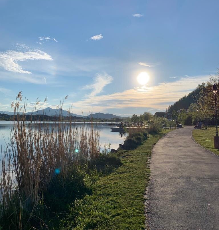 哈同湖景度假公寓酒店主图