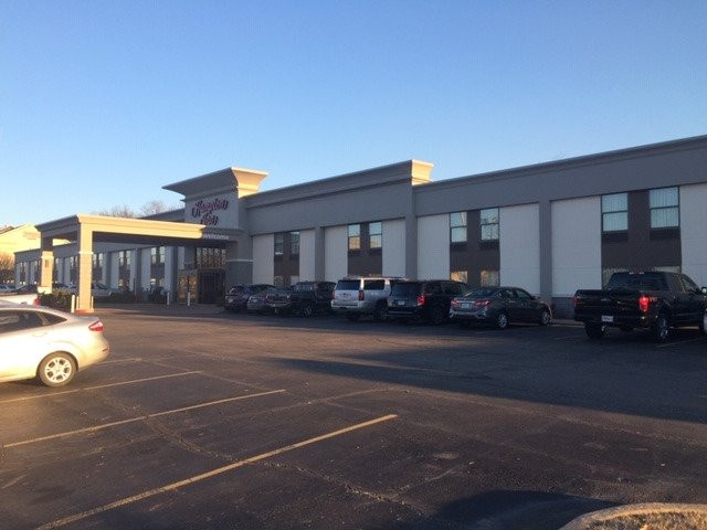 拉塞尔维尔希尔顿恒庭酒店主图