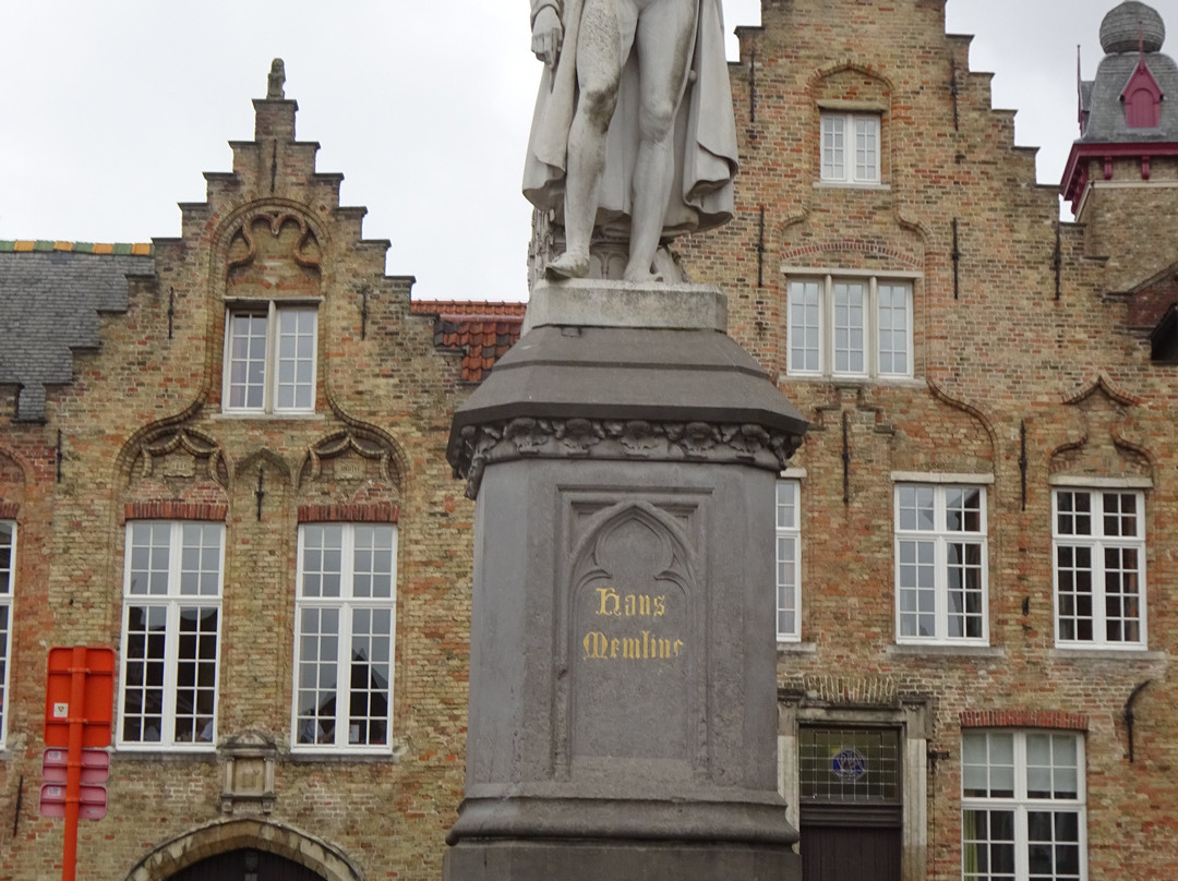Hans Memling Statue-布鲁日必去景点