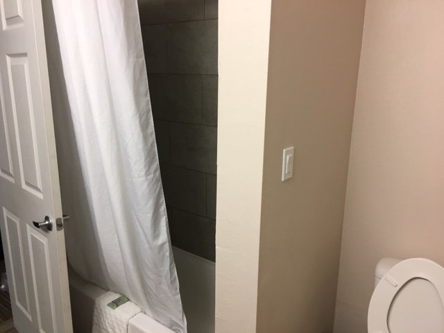 Days Inn By Wyndham Round Rock-浴室