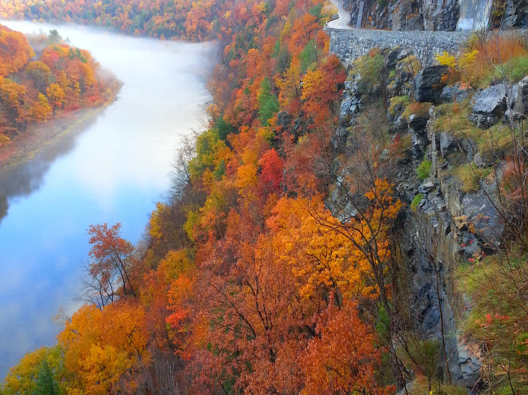 Hawk's Nest Highway景点图片